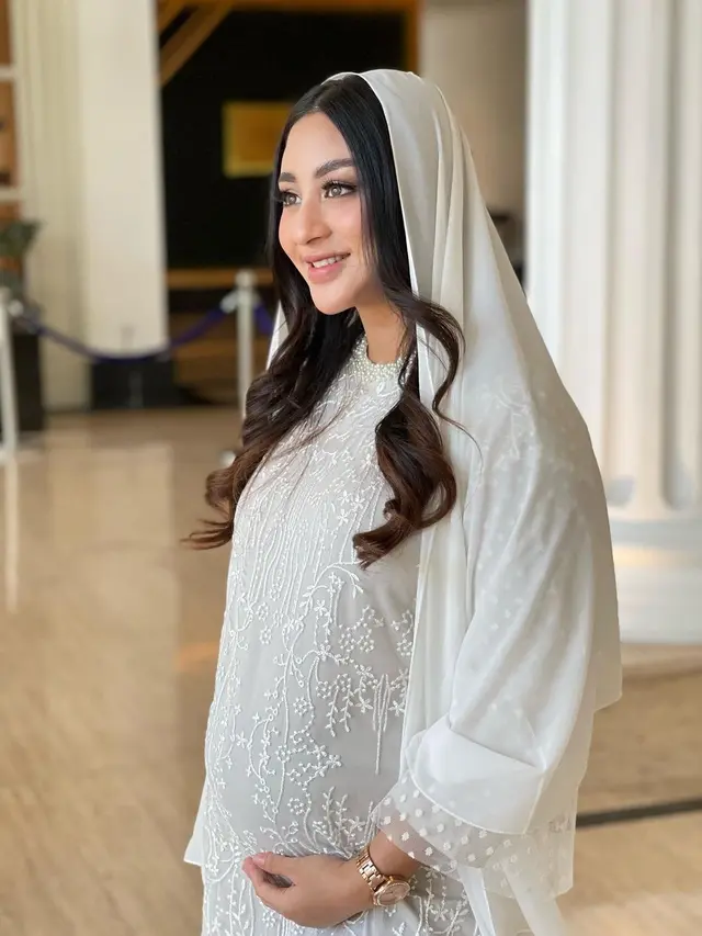 Masuki Kehamilan 27 Minggu, Ini 6 Potret Margin Wieheerm Pamer Baby Bump