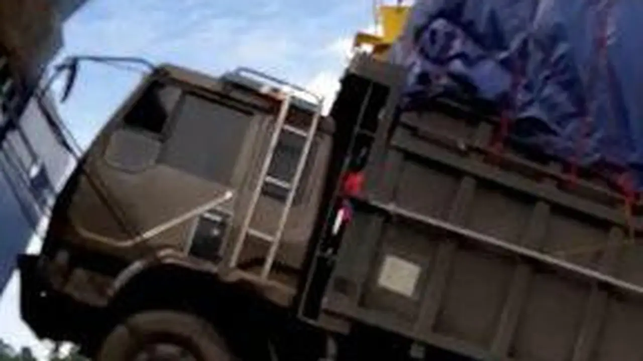 Kemenhub  melarang truk kelebihan muatan (ODOL) masuk ke pelabuhan penyebrangan. Dok Kemenhub
