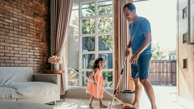 Momen Kedekatan Ayah dan Putrinya