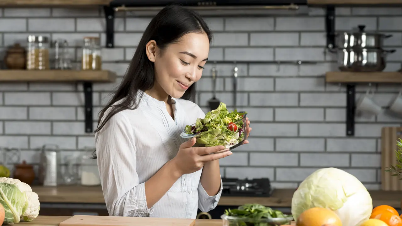 Sehat Tanpa Bikin Kantong Kering: 3 Menu Clean Eating Low Budget yang Mudah Dibuat [Dok/freepik.com]