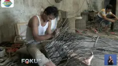 Para pengusaha terus menggenjot produksinya berupa kursi, meja, tempat tidur, serta berbagai macam aksesoris rotan lainnya.