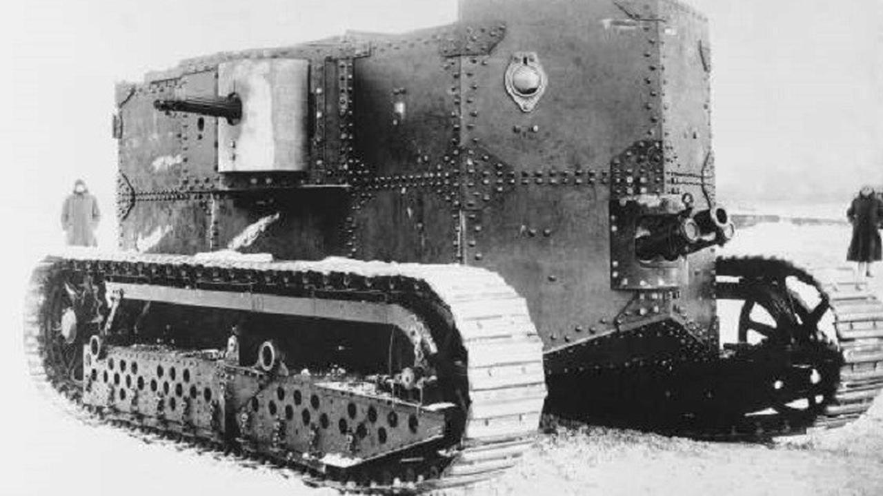 Prototipe tank pertama diproduksi tahun 1915 bernama Little Willie (AP)