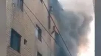 Aksi Mendebarkan Bayi Dilempar dari Gedung yang Terbakar