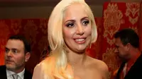 Lady Gaga Tampil Cantik dan Menawan di Golden Globe