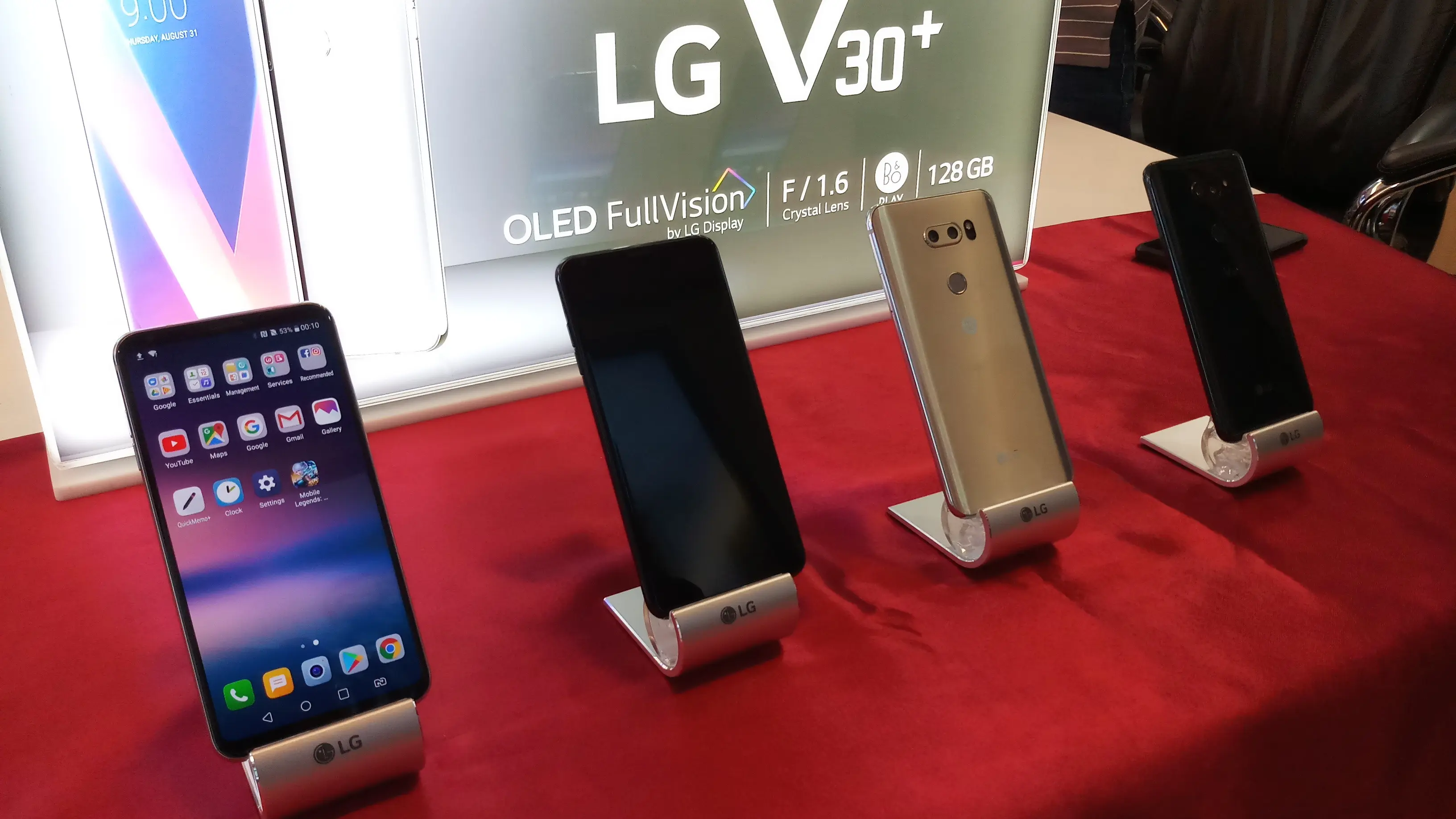 LG V30+ bakal hadir di Indonesia dalam dua varian warna yakni Aurora Black dan Cloud Silver (Liputan6.com/ Agustin Setyo W)