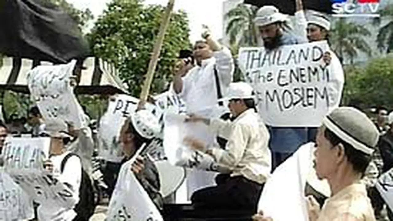 291004cDemoThai.jpg