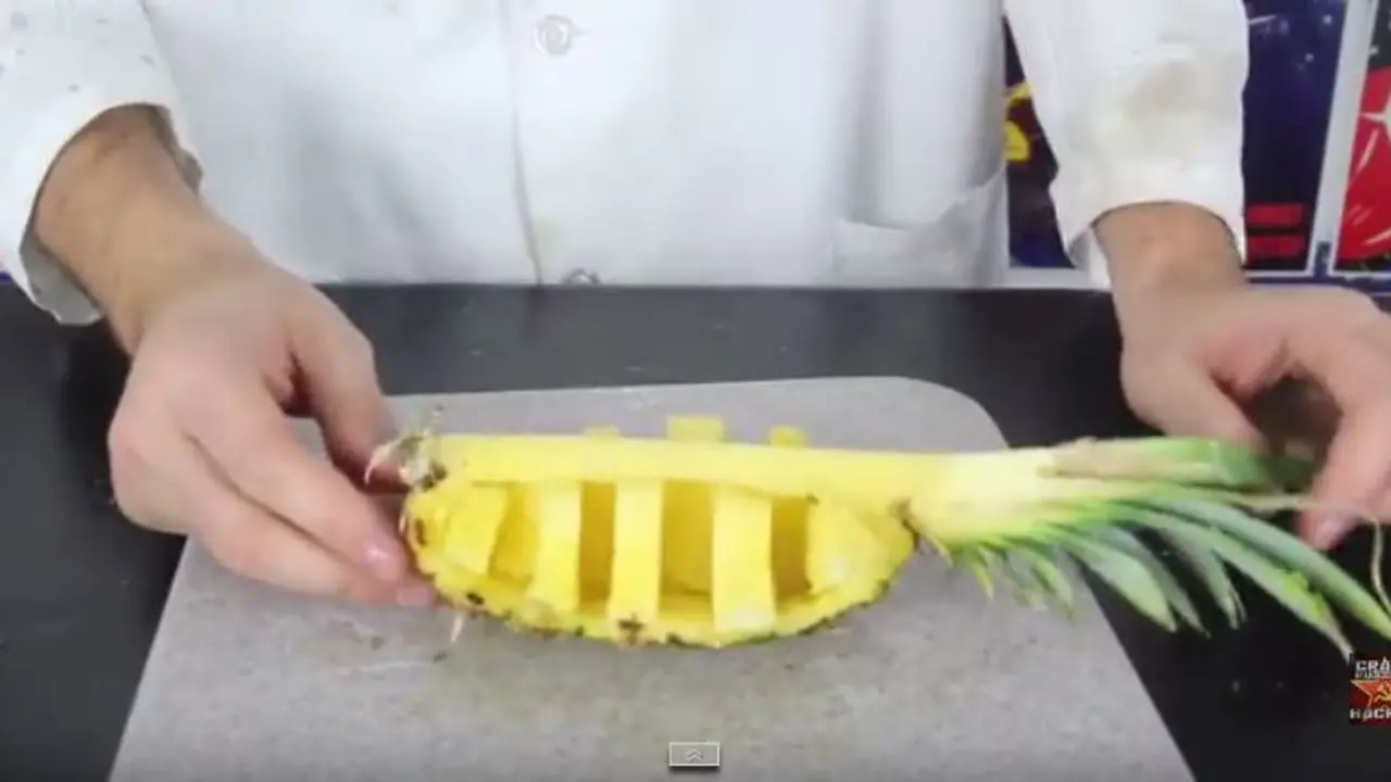 Potong Nanas dengan Cara Anti-Mainstream Berikut Ini