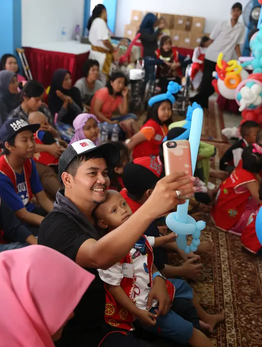 Pasangan Indra Bekti dan Aldila Jelita sebelumnya telah dikaruniai dua putri cantik. (Foto: Andy Masela/Bintang.com).