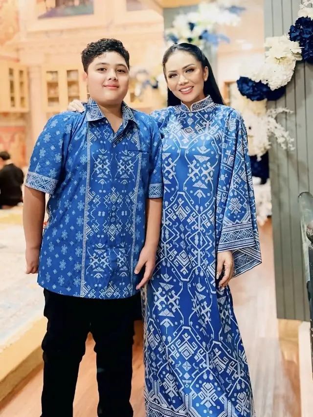 Krisdayanti di hari ulang tahun Anang Hermansyah. [@krisdayantilemos]