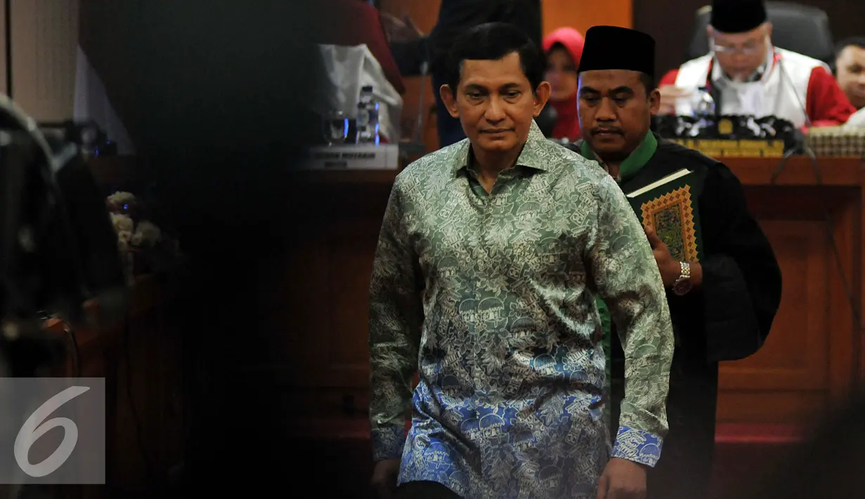Dirut Utama PT Freeport Maroef Sjamsoeddin usai disumpah saat sidang sebagai saksi di MKD DPR RI, Jakarta, Kamis (12/3). Maroef  bersaksi terkait kasus dugaan pelanggaran etik yang dilakukan ketua DPR Setya Novanto. (Liputan6.com/Johan Tallo)