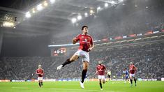 Harry Maguire sukses menjadi penyelamat Manchester United di markas FC Porto. Turun sebagai pemain pengganti, mantan kapten Setan Merah ini mencetak gol yang menghindarkan MU dari kekalahan. (AFP/Miguel Riopa)