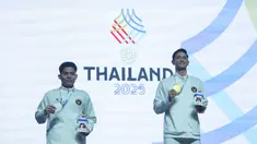 Tunggal putra Indonesia berjaya di SEA Games 2025. Alwi Farhan berhasil meraih medali emas sementara rekan senegara Moh. Zaki Ubaidillah harus puas denga torehan medali perak. (Bola.com/Bagaskara Lazuardi)