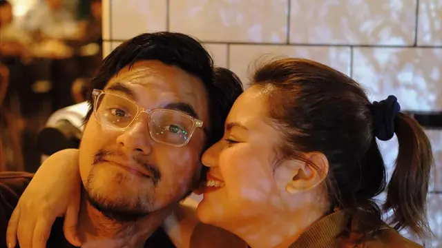 Potret Mytha Lestari dan Suami yang Makin Romantis
