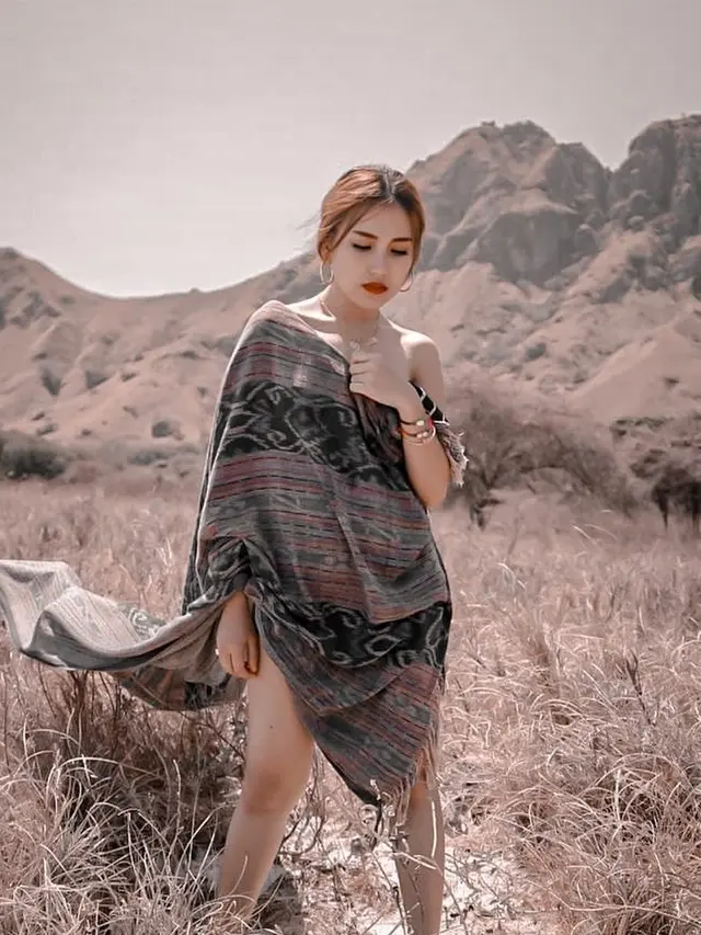 7 Potret Gaya Ayu Ting Ting Saat Liburan Ke Labuan Bajo