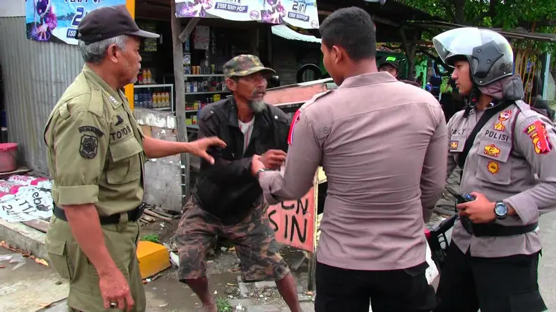 Petugas Gabungan Tangkap 12 ODGJ di Cirebon