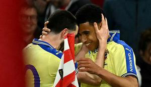 Pemain Southampton merayakan gol ke gawang Arsenal pada perempat final Piala FA di St. Mary's Stadium, Minggu (5/4/2026) dini hari WIB. (Glyn KIRK / AFP)