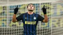 Striker Inter Milan, Eder, merayakan gol yang dicetaknya ke gawang Sparta Prague. Pada laga ini Eder berhasil mencetak dua buah gol sementara sebuah gol dari Prague dibukukan oleh Lukas Marecek. (Reuters/Alessandro Garofalo)