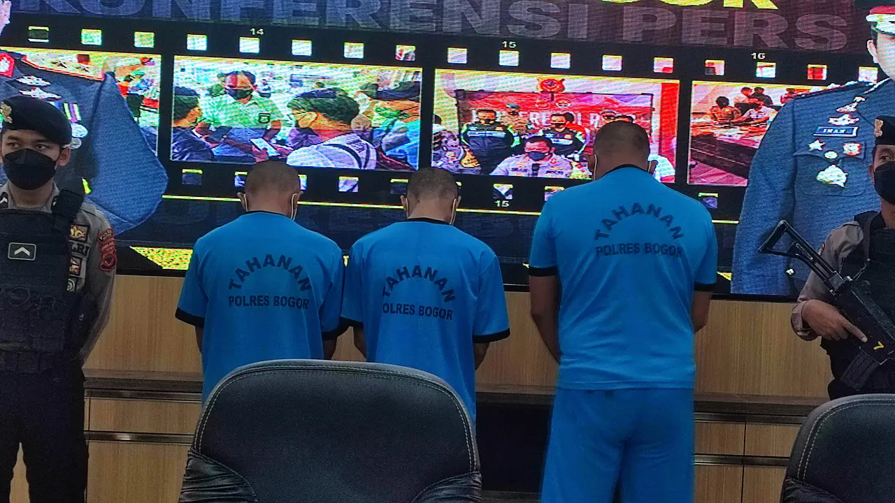 4 pelaku pembunuhan AN (35) Bendahara KONI Kayong Utara, Kalimantan Barat ditangkap Polres Bogor. (Liputan6.com/Achmad Sudarno)