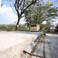 Jalan kabupaten dan kota mendominasi jalan di Indonesia, yakni 82 persen dari total jaringan dengan panjang 433.654,4 km. Saat ini Kementerian PUPR tengah memperbaiki sejumlah jalan daerah yang rusak dan meminta pemda untuk memelihara. (Dok Kementerian PUPR)