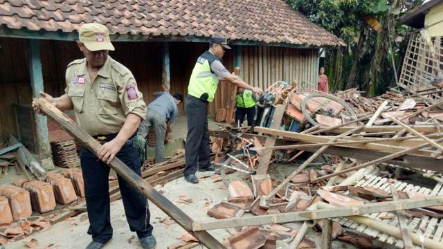 Gempa Mengguncang Jawa, Atap Pendopo Wijayakusuma Ambrol 