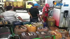 Puluhan rumah rusak dan 3 rumah roboh diterjang angin puting beliung di Bojonegoro, Jawa Timur.