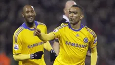Chelsea's Jose Bosingwa with Nicolas Anelka during Premier League match at The Hawthorns in West Bromwich, England, on November 15, 2008. AFP PHOTO/IAN KINGTON
