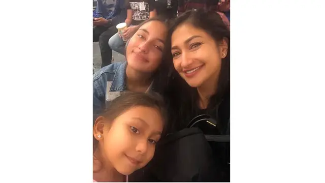Warisi Kecantikan Ibunya, Ini 6 Pesona Camilla Azhari Anak Sulung Rahma Azhari