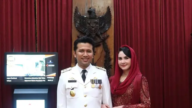 Potret Arumi Bachsin kenakan kebaya merah