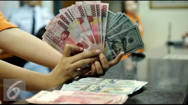 Setelah devaluasi yuan, rupiah melemah hingga menyentuh level 14.000 per dolar Amerika Serikat (AS). Level terendah yang pernah dicetak oleh rupiah dalam 17 tahun terakhir atau sejak 1998, di mana saat itu Indonesia sedang mengalami krisis moneter.