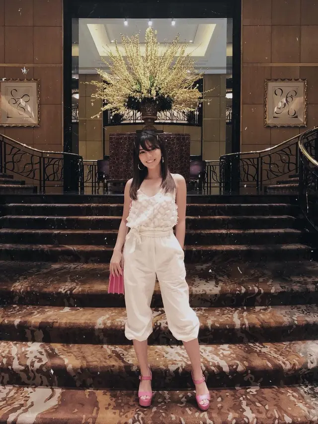 Potret Fay Nabila Dalam Balutan Busana Putih. (Sumber: Instagram/faynabilalxndr)