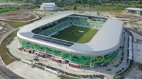 Presiden Joko Widodo (Jokowi) meresmikan selesainya pembangunan Stadion Utama Sumatera Utara yang terletak di Desa Sena, Kecamatan Batang Kuis, Kabupaten Deli Serdang, Sumatera Utara, Selasa (15/10/2024). Stadion Utama Sumatera Utara dibangun di atas lahan 48.420 m2 dan luas bangunan 27.452 m2 dengan kapasitas penonton 25.750 orang. Stadion ini terdiri dari 3 lantai dan lantai tribun yang terbagi untuk penonton VIP 365 unit, media 224 unit, reguler 25.115 unit, dan difabel 46 unit. (Dok. Kementerian PUPR)
