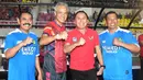 <p>Ketua PSSI, Mochamad Iriawan, foto bersama Gubernur Jawa Tengah, Ganjar Pranowo, saat peresmian Stadion Manahan, Solo, Jawa Tengah, Sabtu (15/2/2020). Stadion tersebut merupakan salah satu calon veneu di Piala Dunia U-20 2021 di Indonesia. (Dokumentasi PSSI)</p>