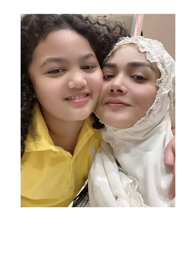 8 Pesona Krisdayanti saat Pakai Hijab, Disebut Makin Anggun