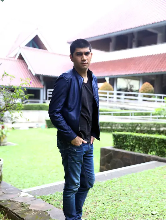 "Ada 10 skenario film yang sudah jadi. Kalau web series sudah banyak, ada 50-an lebih. Ada tentang horor, komedi, komedi romantis," ujar aktor yang mengawali karier filmnya The Right One. (Nurwahyunan/Bintang.com)