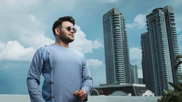 FOTO: Gaya Pemotretan Ridho Rhoma saat Pakai Kacamata Ini Makin Keren