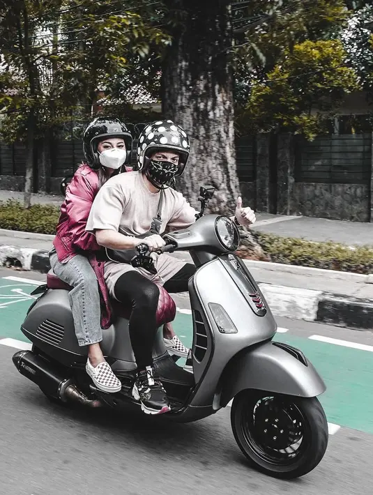 Lebih lanjut Atta menuturkan alasannya ingin menikah di masjid Istiqlal. Menurutnya tempat ibadah umat muslim yang satu ini sangat luar biasa dan menggambarkan bentuk toleransi di Indonesia.  (Instagram/attahalilintar)