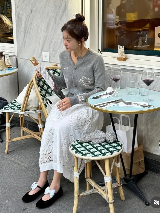 Gaya Stylish Lee Si Young saat Berada di Paris. [@leesiyoung38]