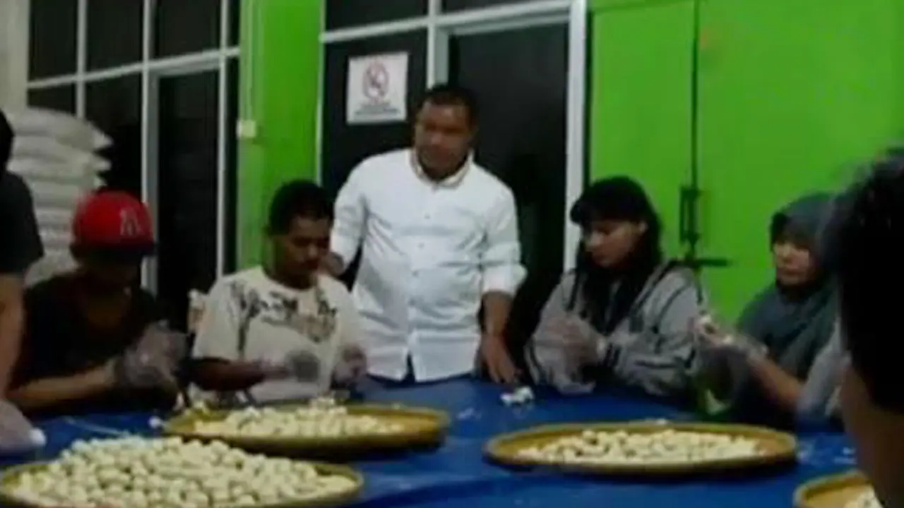 Pantang Menyerah: Kisah Sukses Juragan Cilok dengan 300 Gerobak