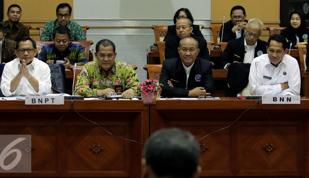Suasana Rapat Dengar Pendapat (RDP) dengan komisi III DPR, di Kompleks Parlemen, Senayan, Jakarta (16/6). Rapat tersebut membahas APBN Perubahan 2016 dan RKAK/L tahun 2017. (Liputan6.com/Johan Tallo)