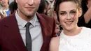 Dilansir dari HollywoodLife, Kristen Stewart masih memikirkan Robert Pattinson. (JASON MERRITT-ENTERTAINMENT-GETTY IMAGES)