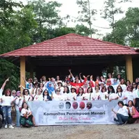 Tak sekadar berwisata, Komunitas Perempuan Menari juga bertujuan melestarikan budaya dengan belajar tari. (Sumber foto: Komunitas Perempuan Menari)