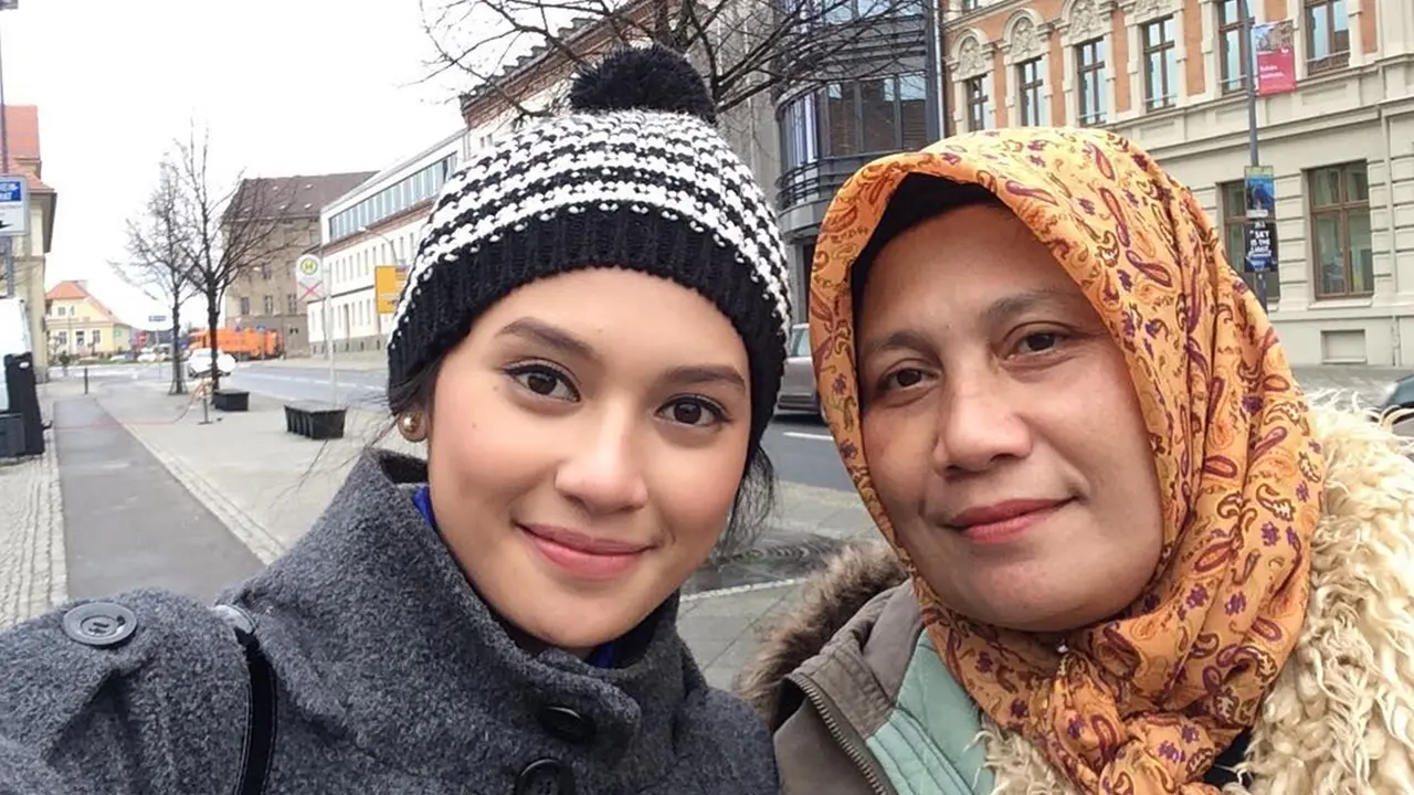 Hubungannya Tak Direstui, Ini 6 Momen Kebersamaan Indah Permatasari dan Ibunya
