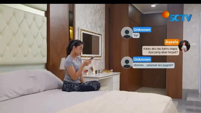 Tangkapan layar YouTube SCTV dalam sinetron Asmara Gen Z pada episode 134 saat Aqeela sedang berchattingan dengan Unknown. (Foto: Liputan6.com/Rahmadina Sundari)