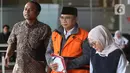 Mantan Menteri Agama, Yaqut Cholil Qoumas (Gus Yaqut - tengah), usai menjalani pemeriksaan lanjutan di Gedung Merah Putih Komisi Pemberantasan Korupsi (KPK), Jakarta, Selasa (2/6/2026). (Liputan6.com/Helmi Fithriansyah)