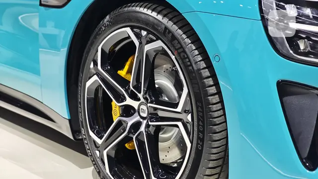 Xiaomi pamer mobil listrik Xiaomi SU7 di MWC 2024. Liputan6.com/Iskandar