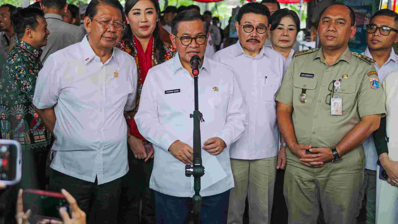 Gubernur DKI Jakarta, Pramono Anung, resmi menetapkan pemekaran Kelurahan Kapuk di Kecamatan Cengkareng, Jakarta Barat, pada Selasa (30/9/2025). (Liputan6.com/Winda Nelfira)