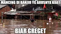 Foto nyeleneh orang mancing (Sumber: 1cak.com)