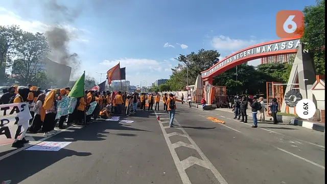 Mahasiswa UNM demo kebijakan kampus (Liputan6.com/Fauzan)