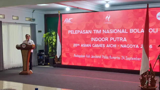 Ketua umum PBVSI, Komjen Pol. (Purn.) Drs. Imam Sudjarwo, M.Si., saat acara Pelepasan Timnas Bola Voli Putra ke Asian Games 2026 di Padepokan Voli Sentul, Bogor, Kamis (24-9-2026). (Bola.com/Arif Anggara Mulya)