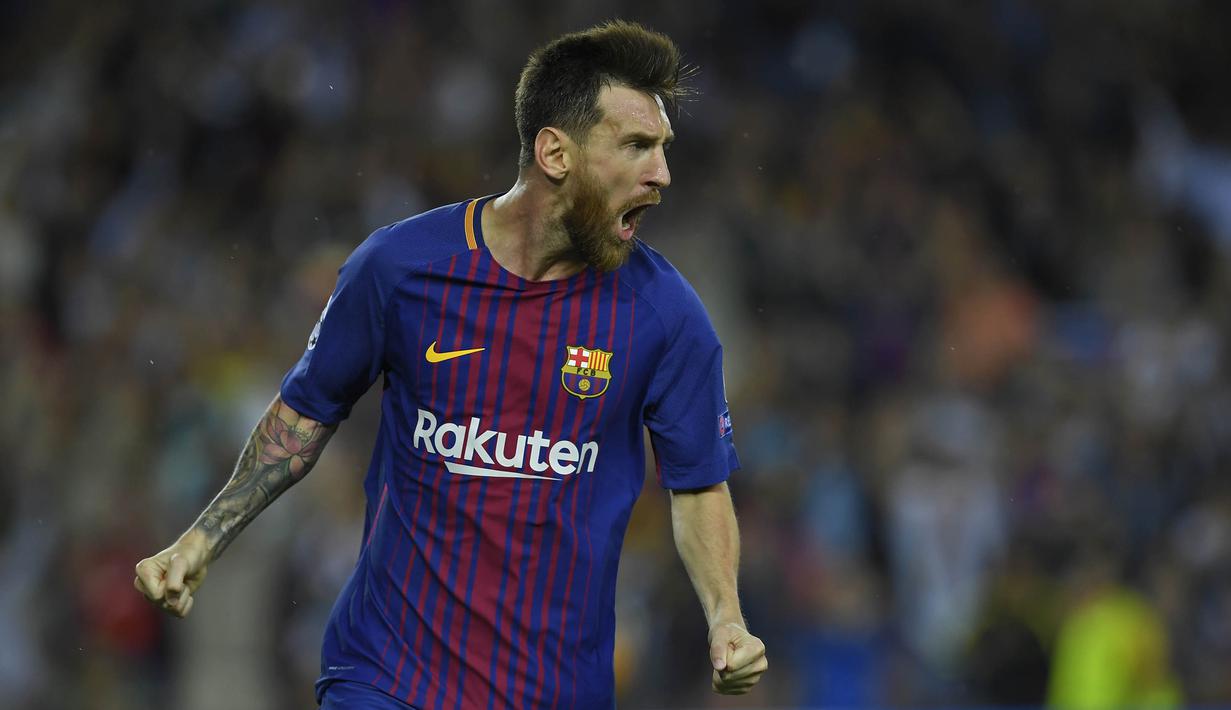 Bintang Barcelona, Lionel Messi, merayakan gol yang dicetaknya ke gawang Juventus pada laga Liga Champions di Stadion Camp Nou, Katalonia, Selasa (12/9/2012). Barcelona menang 3-0 atas Juventus. (AFP/Lluis Gene)